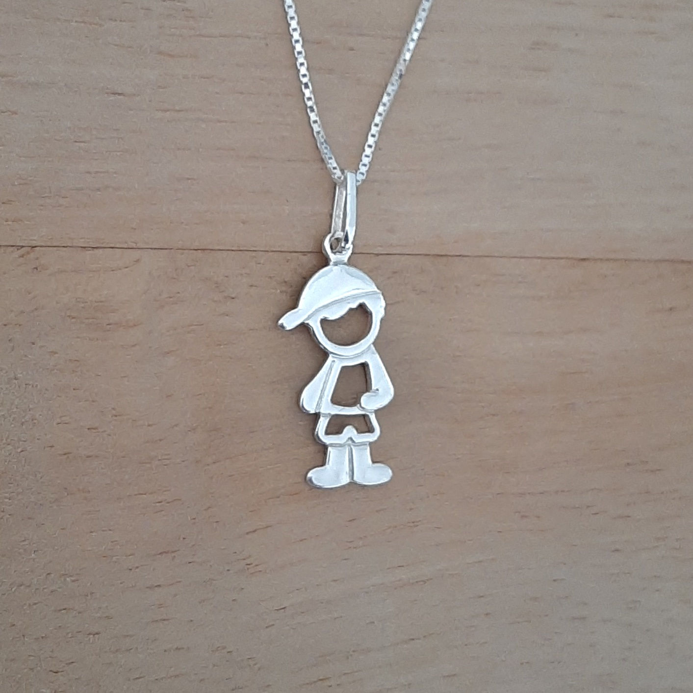 Pingente menino boné N°1