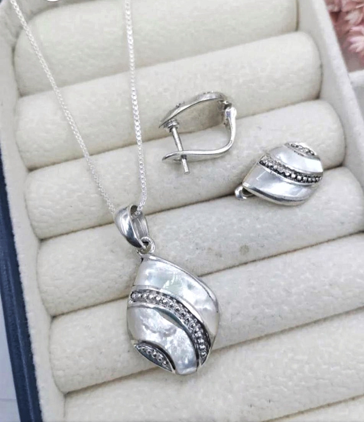 Brincos e pingente madrepérola em prata 925