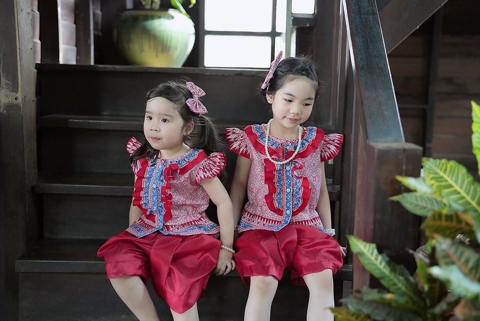 Thumbnail: ชุดเด็กชาย ลายศิลาแดง สีแดง