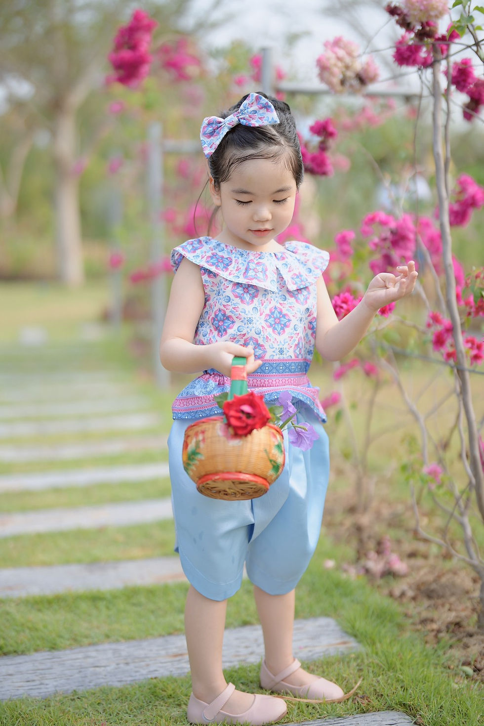 Thumbnail: ชุดร่าเริงสีฟ้าเด็กหญฺิง