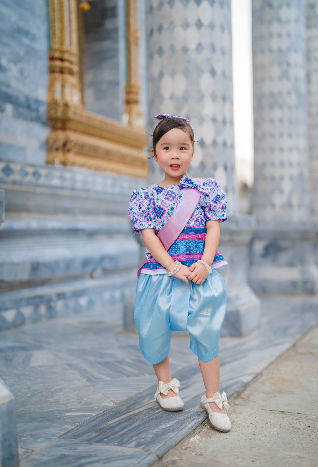 ชุดลายสดใส โจงกระเบนสีฟ้าพร้อมสไบ