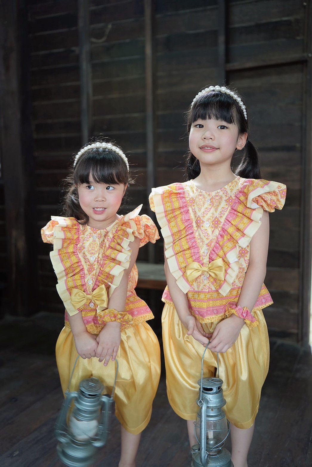 ชุดเด็กหญิง ลายรักษ์ สีเหลือง