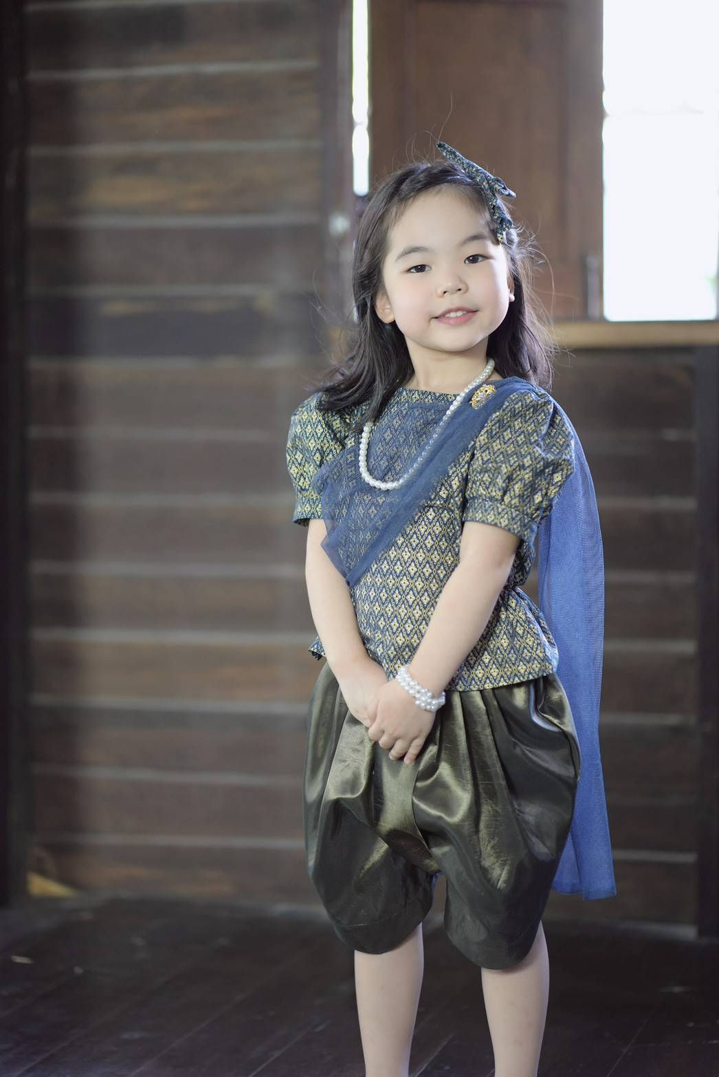 ชุดพิกุล ขึ้นลายทอง ดญ