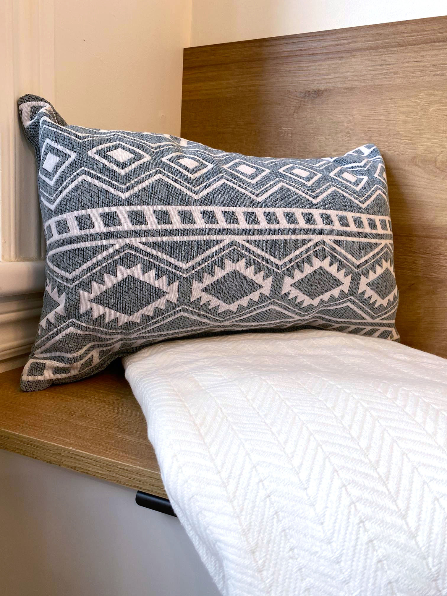 Coussin gris-bleu Boho