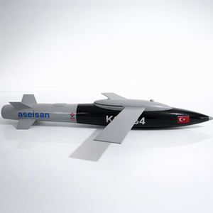 ASELSAN ve TÜBİTAK SAGE KGK-84 Kanatlı Güdüm Kiti 1/3 ölçekli profesyonel sergi maketi, savunma sanayii mühimmat modelleme ve Magmaket Ankara üretimi.

Tasarımcı Notu: