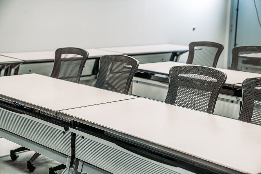 Training room with classroom style seating for rent