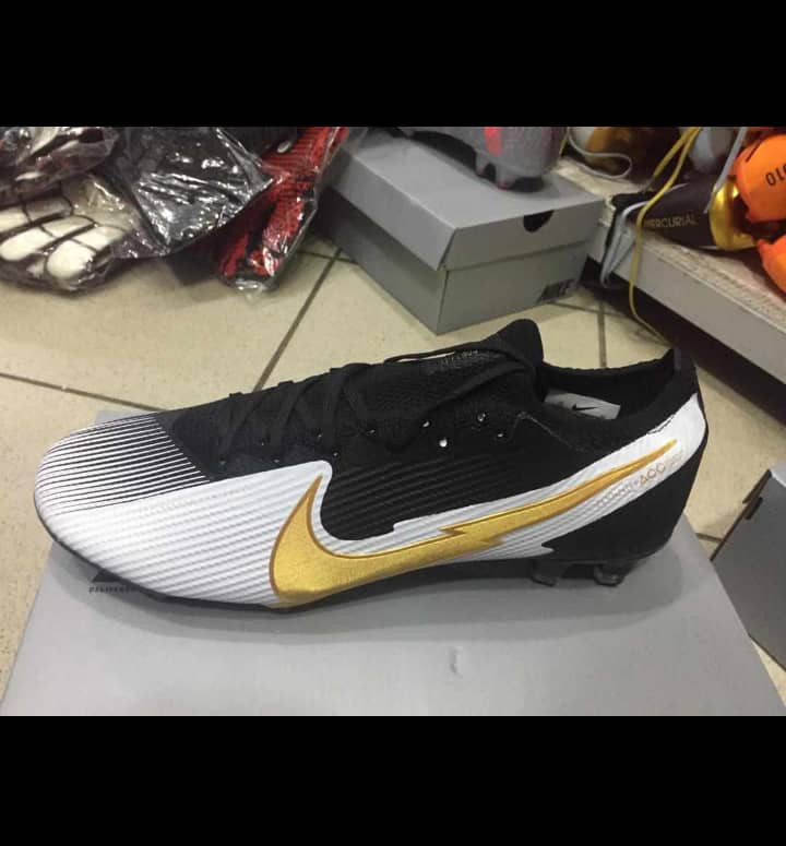 Miniature : Chaussure de sport (FOOTBALL)