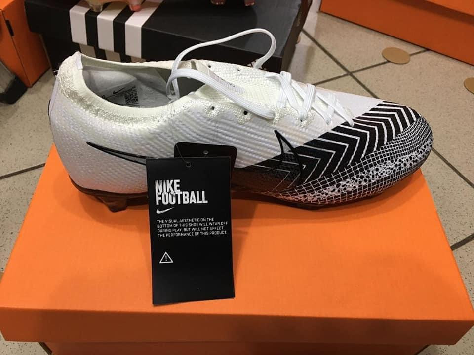 Miniature : Chaussure de sport (FOOTBALL)