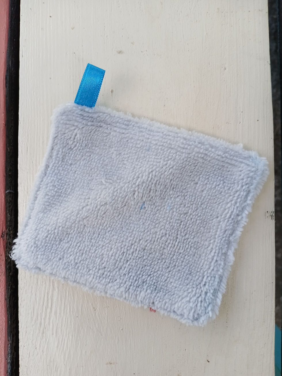 Lingette démaquillante réutilisables bleu a étoiles blanches côté bambous