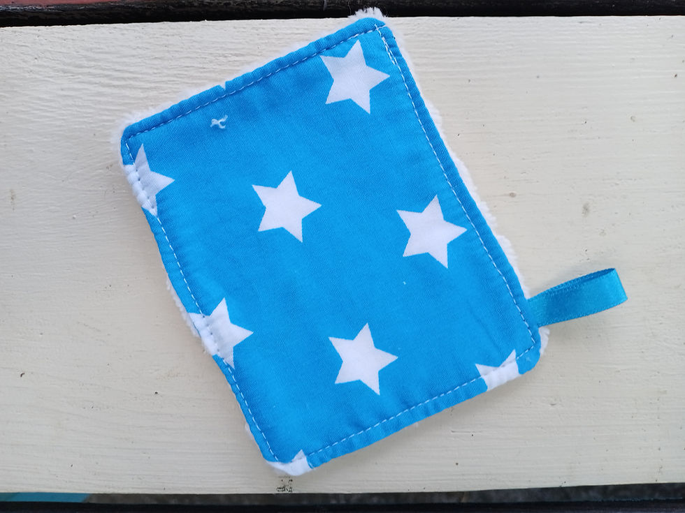 Lingettes démaquillantes réutilisables bleues à étoiles blanches