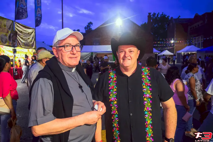Miembros de la comunidad disfrutando la Fiesta Patronal San Carlos Borromeo 2026