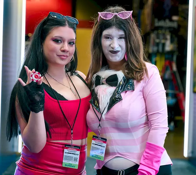 fan-expo-chicago-2026-female-cosplay-duo.webp