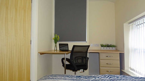 Study desk & chair in Camden Street ensuite bedroom