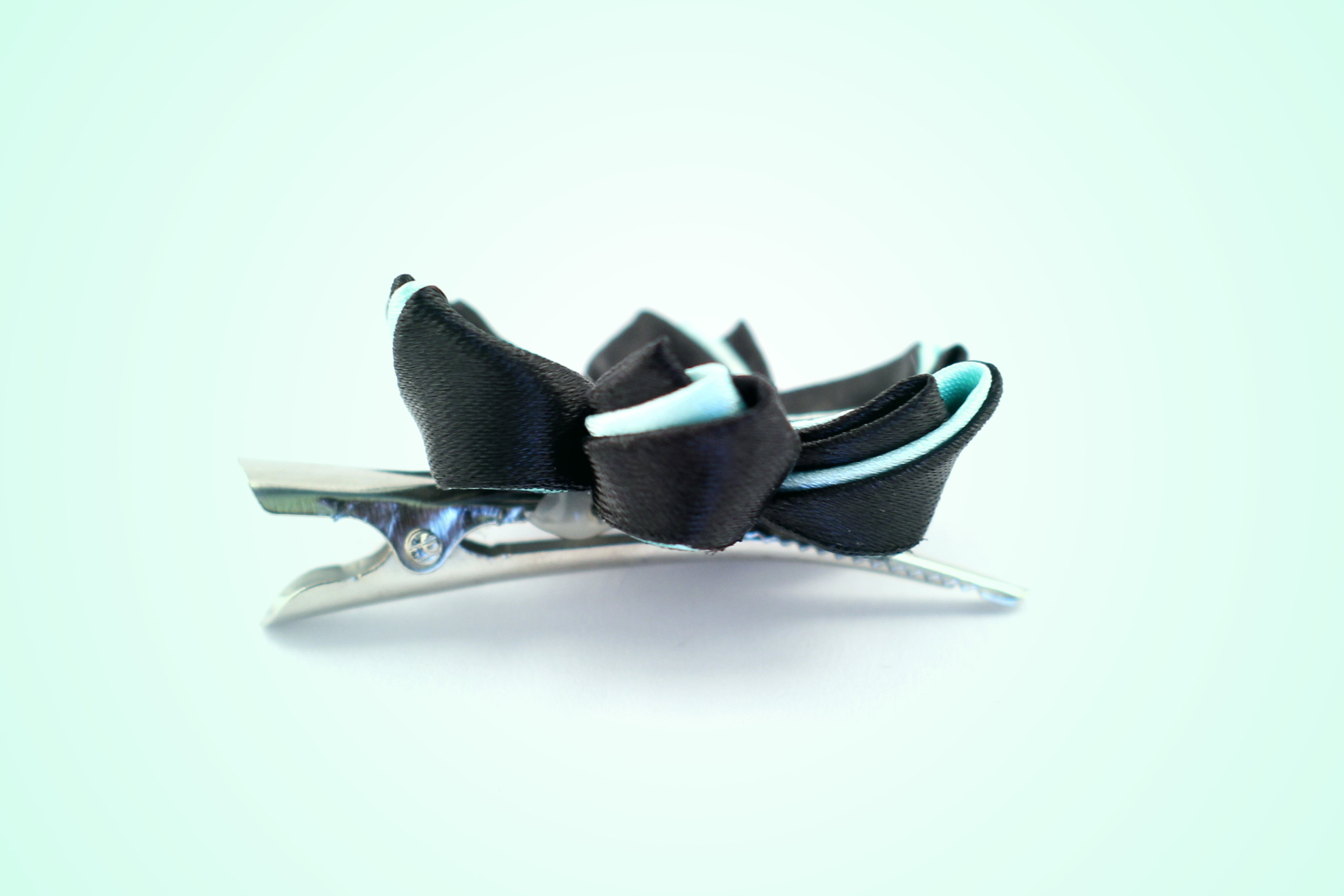 Blå och svart brokig Dalia