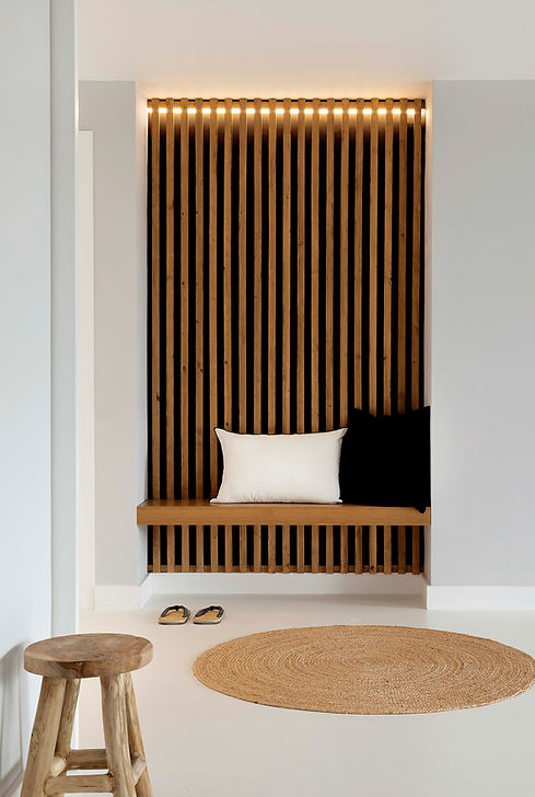 recibidor-madera-banco-sauna-japandi-hom