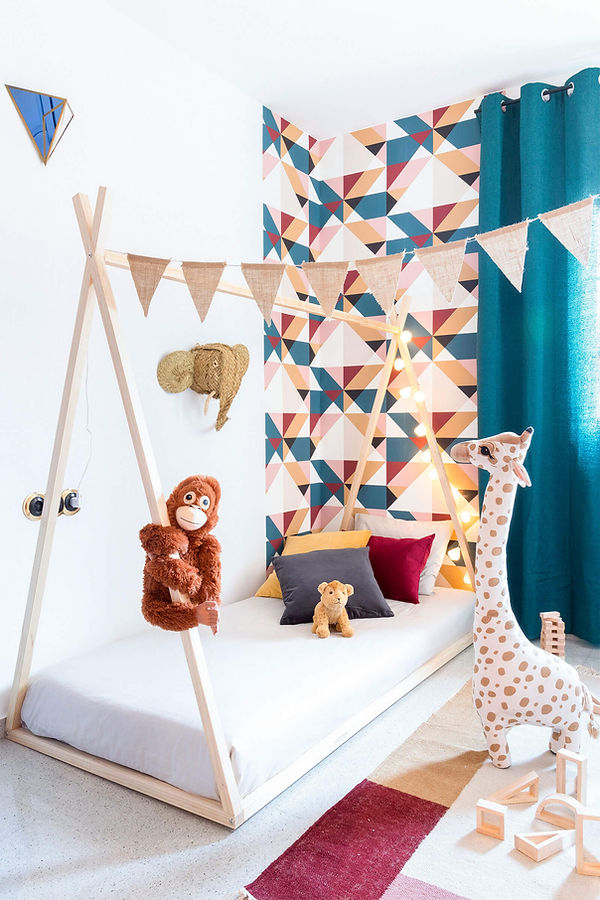 Exclusive children's decoration with giraffe from H&M Home