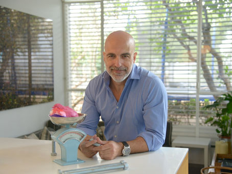 הייתם רוצים לגלות מה קורה בחדר בזמן שמייצרים אבקת סטוריטלינג?