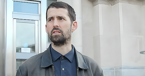 Ian Freeman is standing outside the courthouse where he was unjustly convicted of tax evasion and fraud.