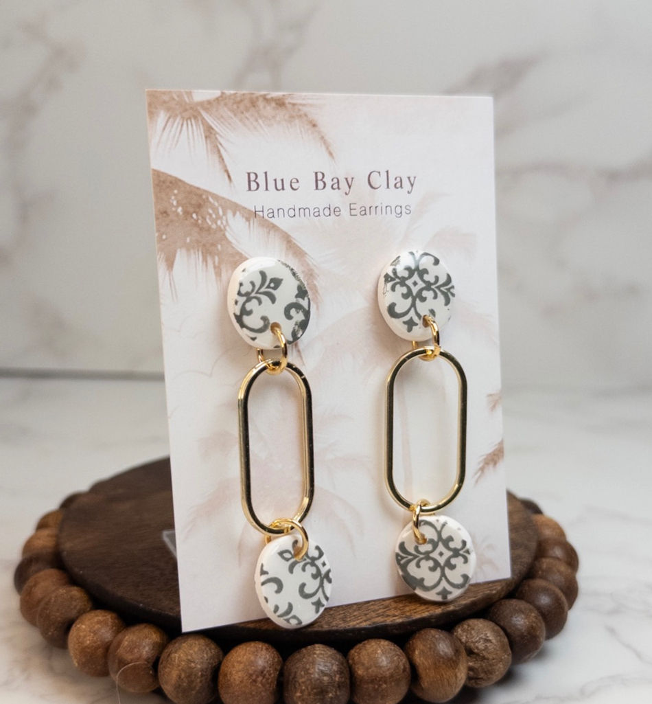 Gray & White Elegant Dangle 01