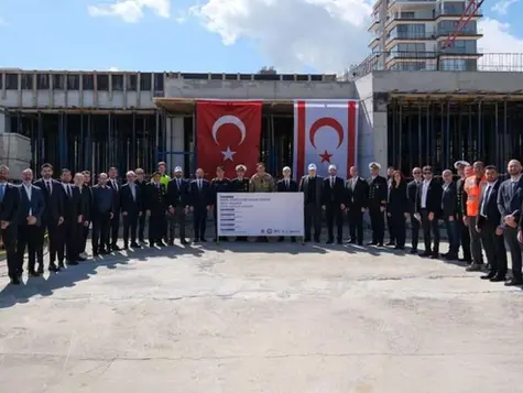 Kuzey Kıbrıs Türk Cumhuriyeti’nde (KKTC) deniz sahası güvenliğini ve durumsal farkındalığı artırmak amacıyla hayata geçirilen KKTC Sahil Gözetleme Radar Sistemi (SGRS) Projesi’nde temel atma ve altyapı kurulum süreci başlatıldı.