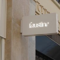 Cartel rectangular beige retroiluminado