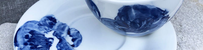 Cup Garden of Eden, hand-painted porcelaine, blue and white