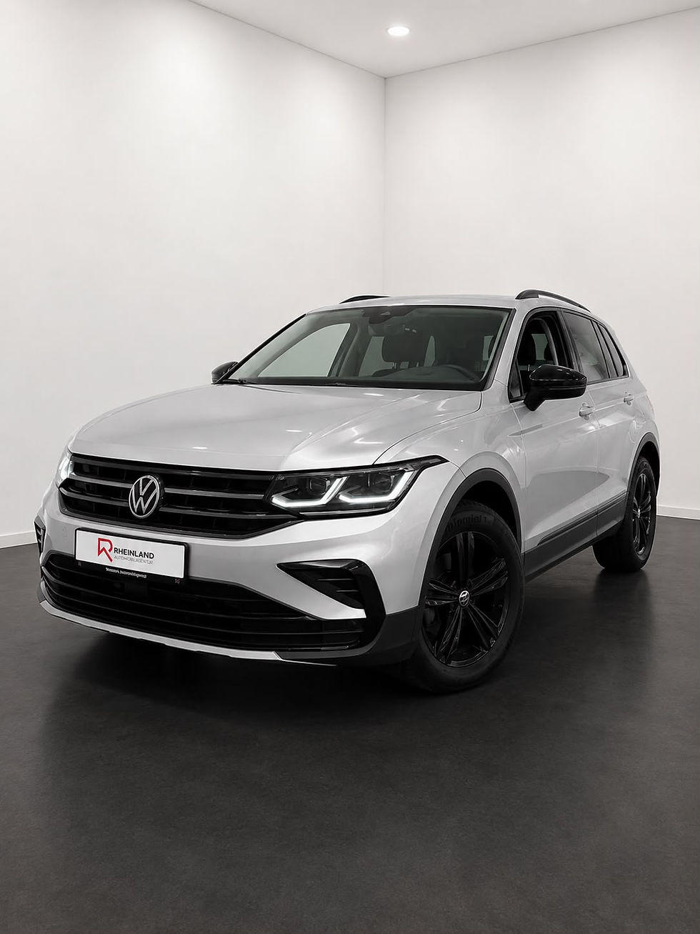 Urban Sport
Teilleder
Heckspoiler R Design
Sportpaket
Multifunktionslenkrad
Schaltwippen am Lenkrad
Tempomat
Touchpad
Android Auto & Apple CarPlay
Bluetooth & Musikstreaming
Sprachsteuerung
Navigationssystem
Radio: Tuner/Radio
Soundsystem ( Harman/Kardon )
Virtual Cockpit
Head Up Display
DSG-Getriebe
USB-Anschluss
Rückfahrkamera
Parktronic inkl. aktivem Parkassistent
Selbstlenkendes System (automatisches Einparken)
Spiegelpaket (automatisch anklappbare Außenspiegel)
Elektr. Fensterheber & Spiegelverstellung
Elektr. Wegfahrsperre
Start-Stopp-Automatik
Armlehne vorn
Scheckheftgepflegt
Leichtmetallfelgen
Berganfahrassistent
ISOFIX-Kindersitzbefestigung
Müdigkeitswarner
Licht- & Regensensor
LED-Tagfahrlicht
Nebelscheinwerfer
Notrufsystem & Notbremsassistent
Adaptiver Bremsassistent
Traktionskontrolle & ESP
ABS & Antiblockiersystem
Reifendruckkontrolle
Geschwindigkeitsbegrenzer
Verkehrszeichenerkennung
Innen- und Außenspiegel automatisch abblendend
Automatische Klimaanlage (2-Zonen Thermatik)
Sitzheizung vorne
Nichtraucherfahrzeug & tierfreies Fahrzeug
Partikelfilter (Diesel Euro 6, grüne Umweltplakette)
Trotz bestehender Kontrollen ist eine Abweichung der Ausstattung der oben befindlichen Beschreibung nicht ausgeschlossen.
Die oben zu findende Fahrzeugbeschreibung ist unverbindlich.
