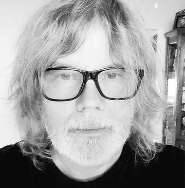 Andreas profile 2025 bw.jpg