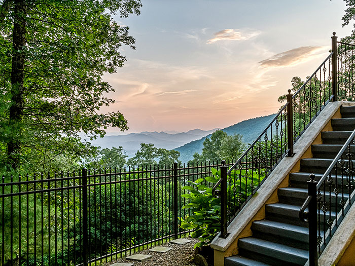 Cover Home Authentic luxury mountain living dwells here
