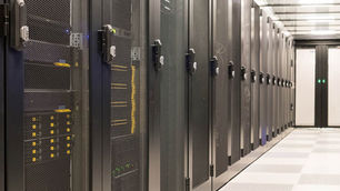risks of using US-based cloud services for French companies, including data privacy concerns, GDPR conflicts with the US CLOUD Act, and the importance of digital sovereignty. Highlights the shift toward local French cloud providers to ensure compliance, protect business secrets, and support the national tech sector. Includes keywords like server-parts.eu, French cloud compliance, US cloud risks, GDPR, digital sovereignty, data security, and local cloud alternatives. Server-parts.eu in France