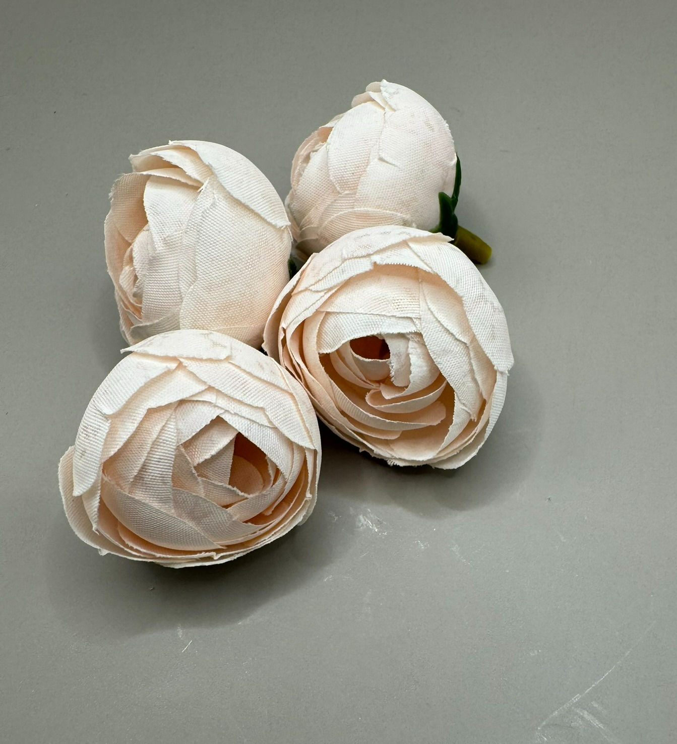 Mini púder rózsaszín boglárka virágfej