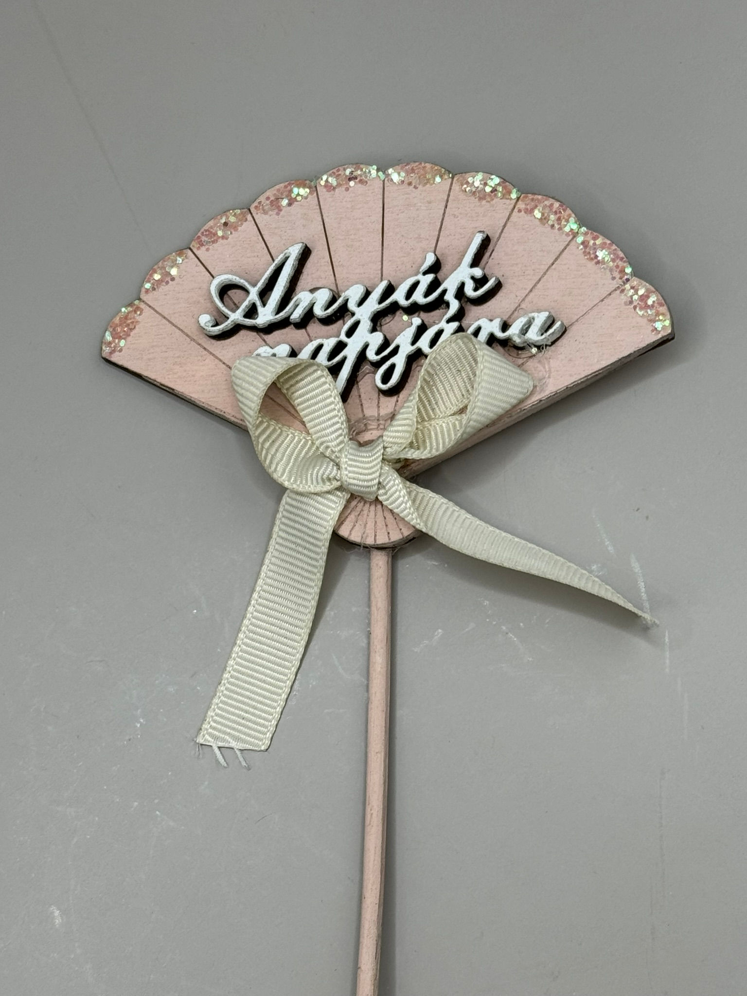 Anyák napjára kagyló alakú fa tábla mályva