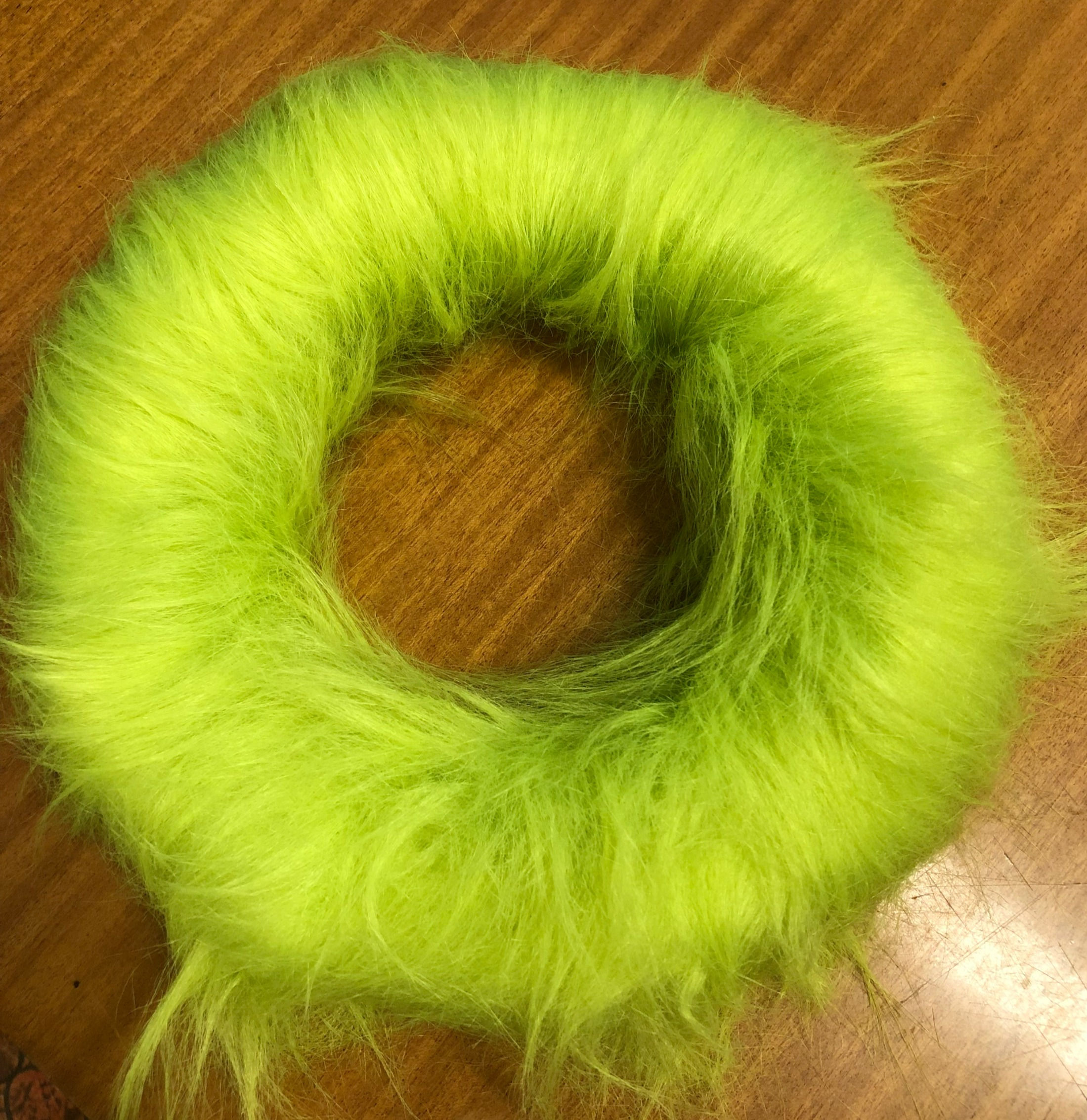 Grincs hosszú szőrös alap 24 cm