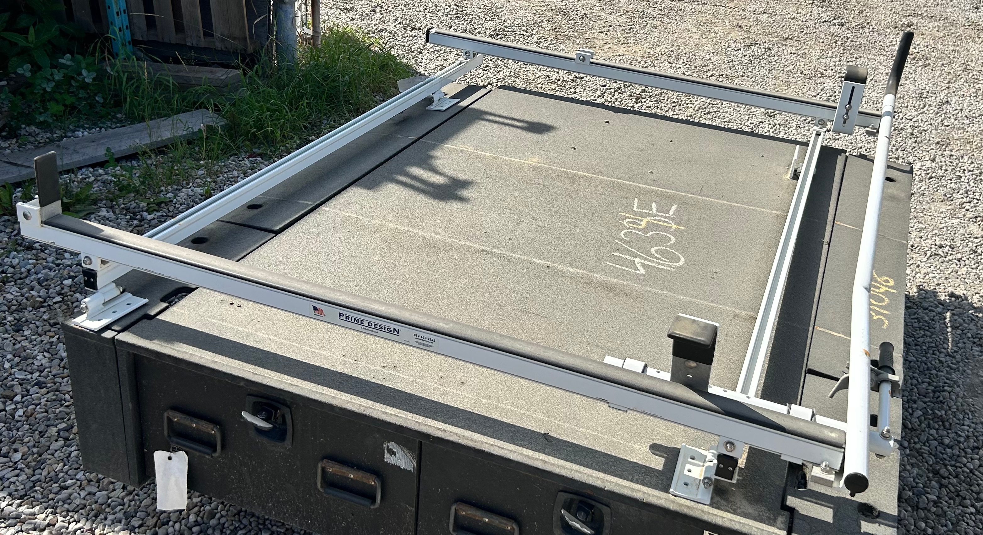 SKU575 - 6.5ft Single Ladder Rack