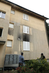 Einwandfrei – Vorher-Nachher-Aufnahme einer materialschonenden Fassadenreinigung.