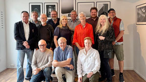 Publikum strømmet til – Vernisasje ble en høydare i Tvedestrand