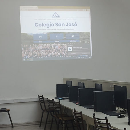 Instalación de Proyector en Sala de Informática