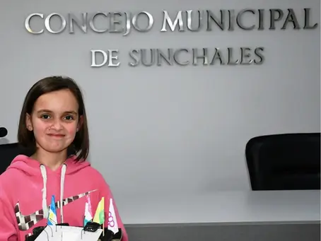 Reconocimiento del Concejo Municipal a alumna del Colegio