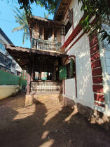 Frontyard to Balcony Entrance 