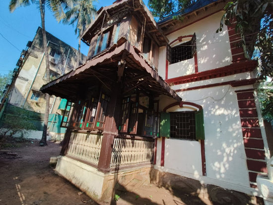 Mini Gate to Balcony