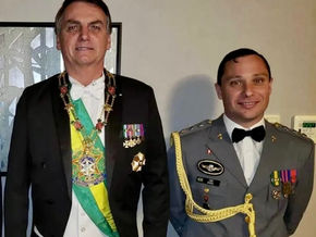 O lema dos gladiadores e a banalização das ações de Mauro Cid