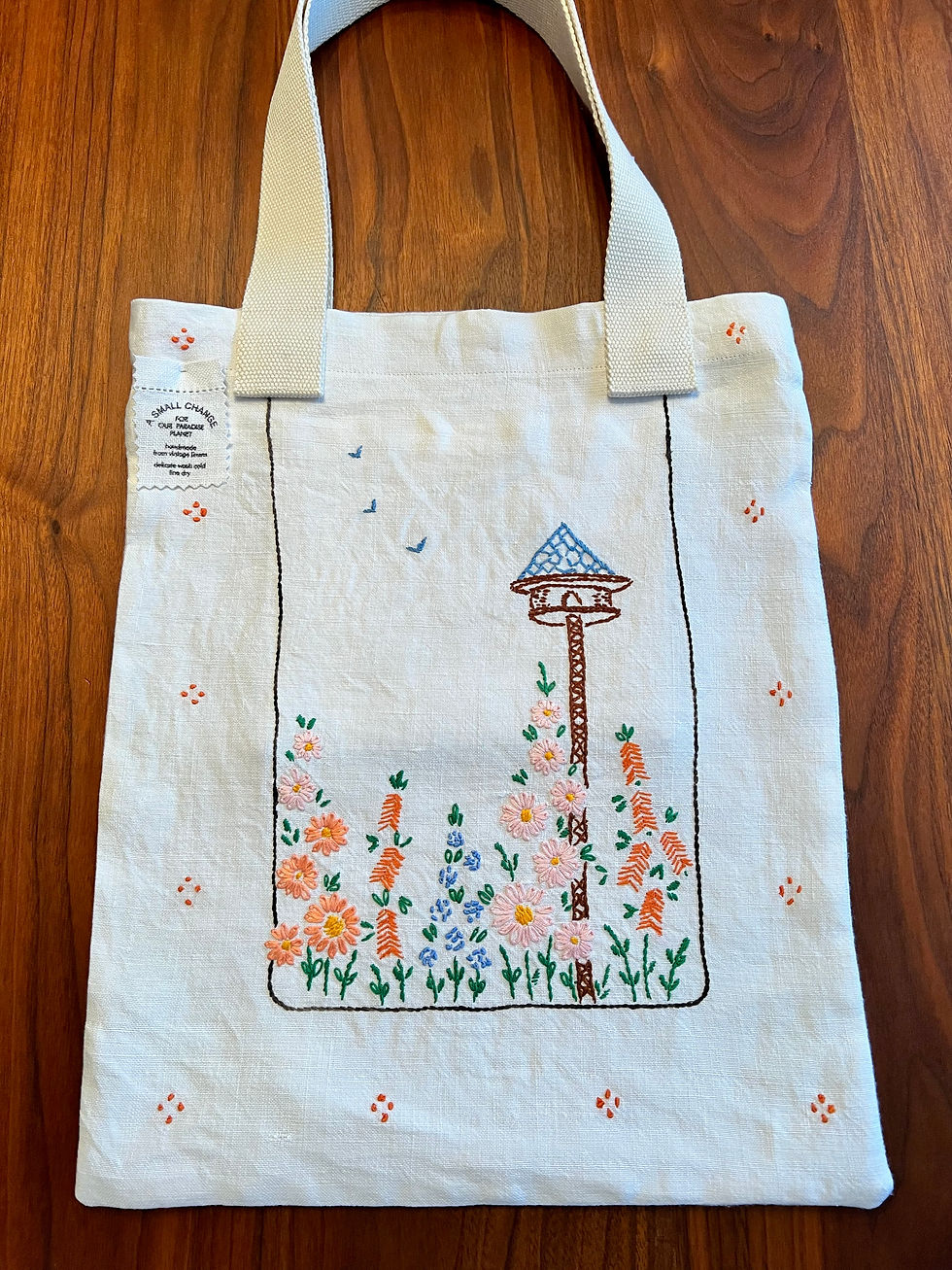Birdhouse in Meadow Market Bags