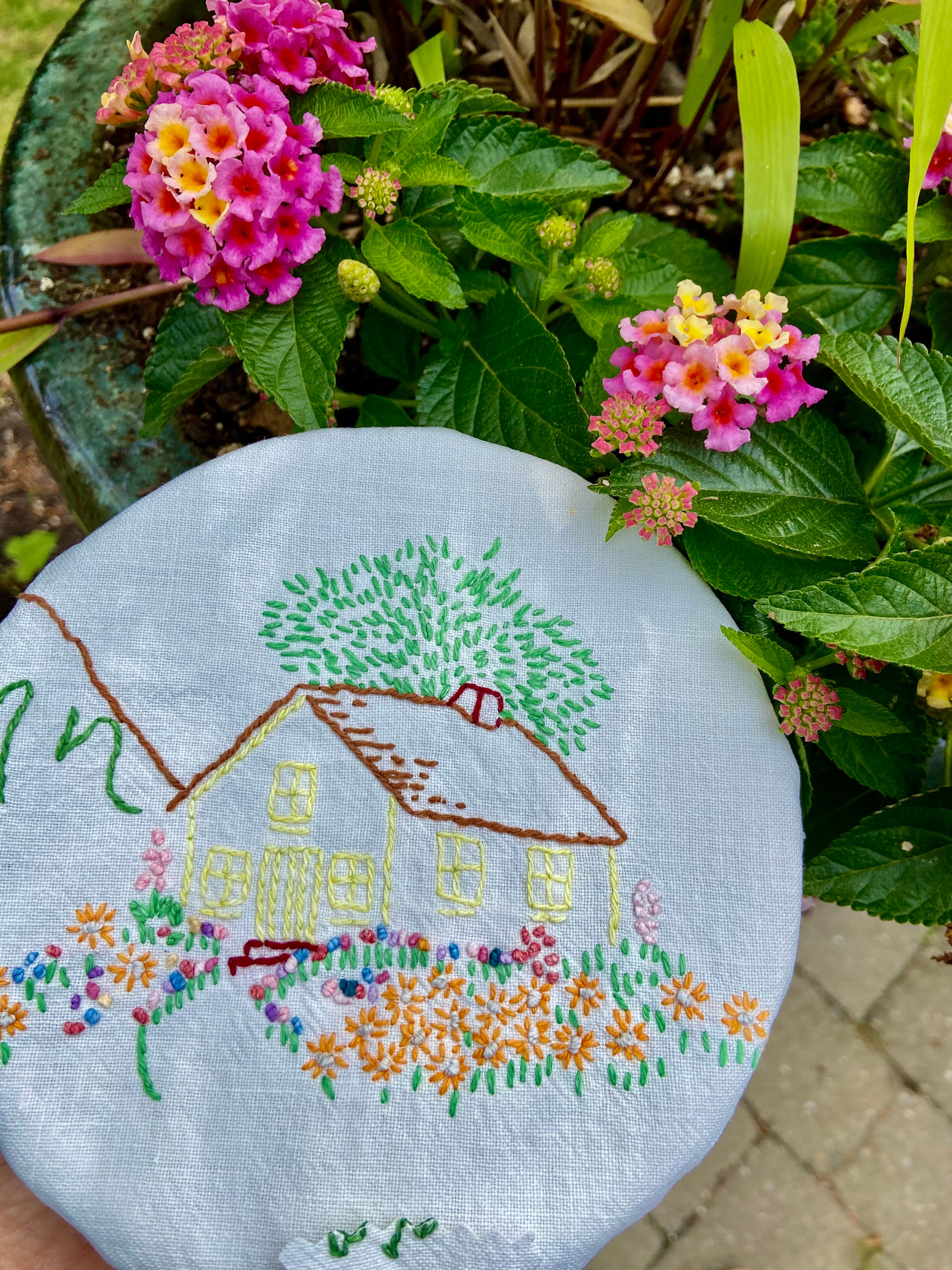 Daffodils and Country Cottage Pie and Bowl Cover