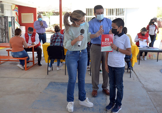 Benefician con becas y estímulos a estudiantes de zona rural oriente de Hermosillo