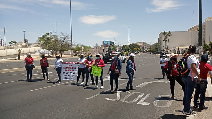 Bloqueo de maestros causa caos vial en Hermosillo