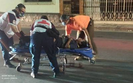 Lesionan de una puñalada en la espalda a un hombre en Gala residencial