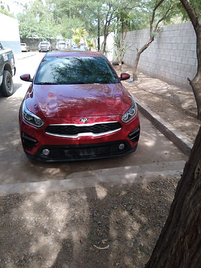 Iba en carro robado por la carretera a Bahía de Kino