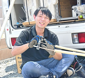 工事の準備をする男性スタッフ