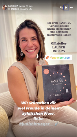 Judith Krüger Expertin weibliche Sexualität Köln testet Sandhya die Zyklusuhr für Yoga Moon