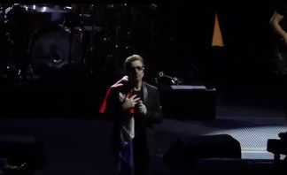 U2 homenajearon a las víctimas de París